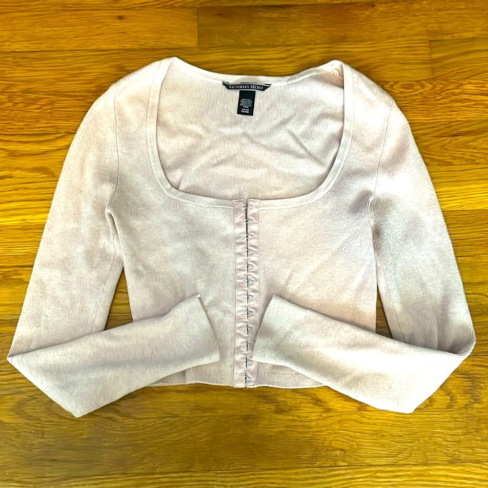 Soft pink cardigan -cropped